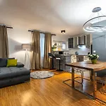 Live Centrally In A Spacious And Modern Apartment In Vienna